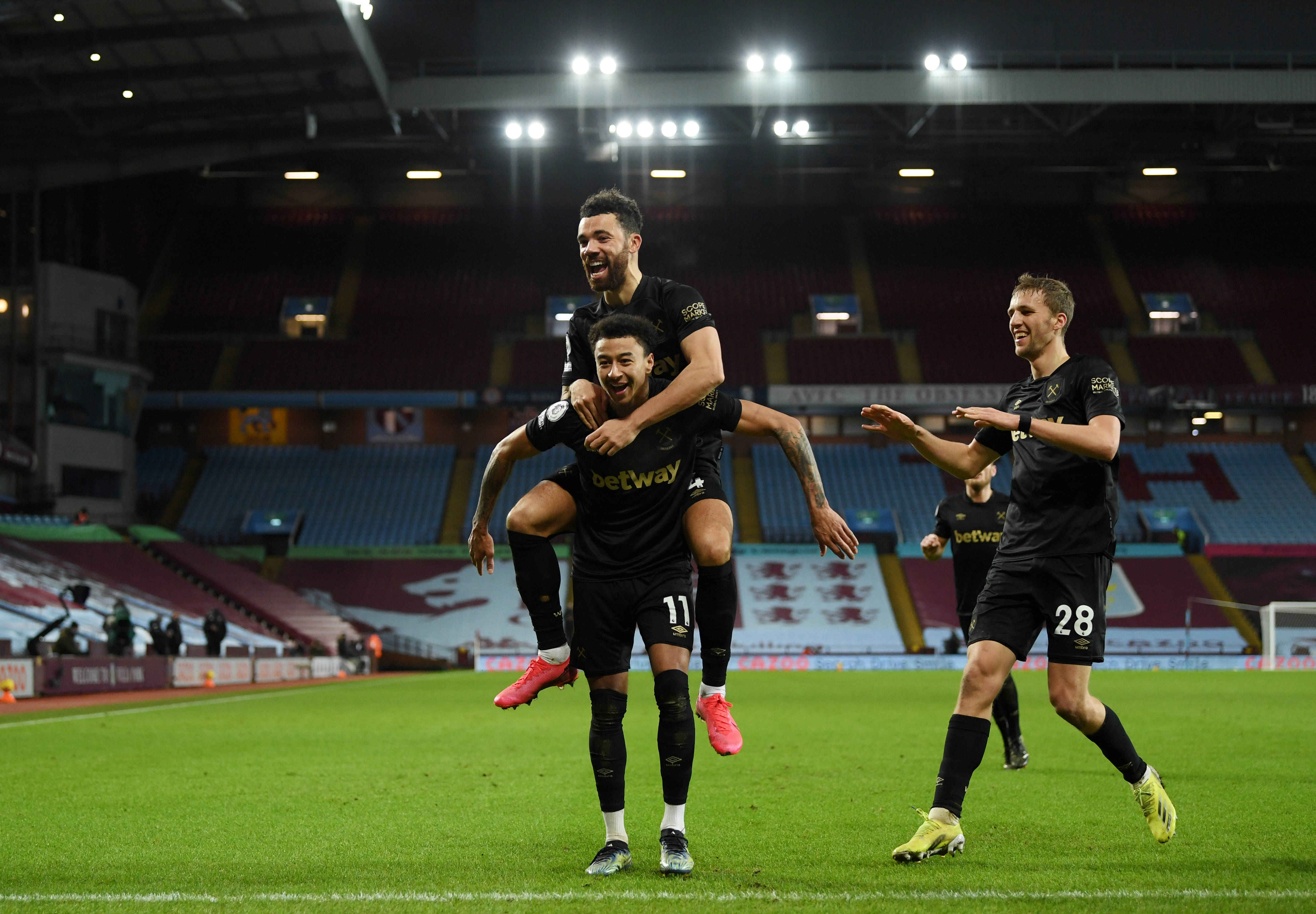 虽天花板争 虽天花板争